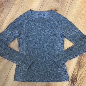 FIGS Seamless Underscrub Long Sleeve Performance Tee Shirt Small Heathered Gray